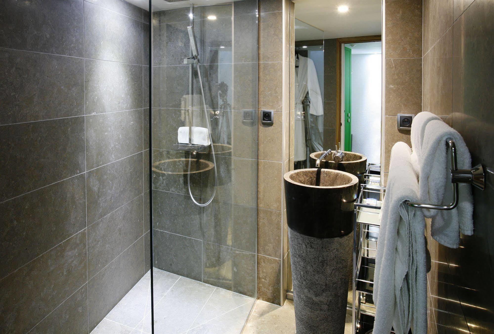 Design Hotel Des Francs Garcons Saint-Sauvant  Esterno foto